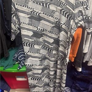 LuLaRoe Monochrome Geometric dress like new Large